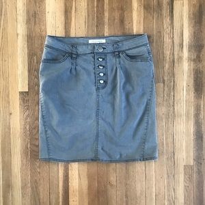 Gray skirt with buttons